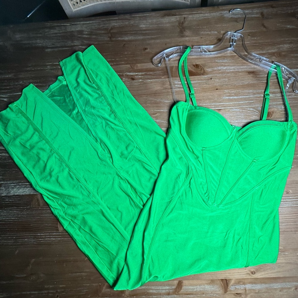 Vibrant Green Maxi Dress - Picture 3 of 7